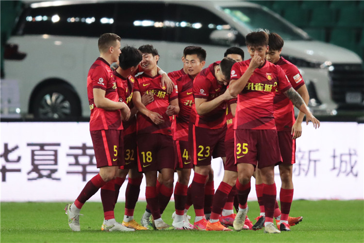 外线牵制他